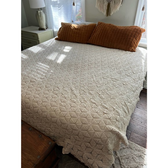 Vintage Crochet Coverlet - Picture 3 of 9